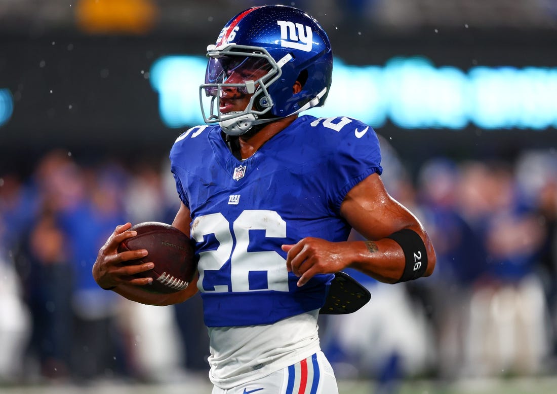 Sep 10, 2023; East Rutherford, New Jersey, USA; New York Giants running back Saquon Barkley (26) runs with the ball during warmups for their game against the Dallas Cowboys at MetLife Stadium. Mandatory Credit: Ed Mulholland-USA TODAY Sports