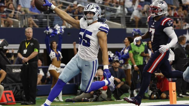 Oct 1, 2023; Arlington, Texas, USA; Dallas Cowboys linebacker Leighton Vander Esch (55) returns a fumble for a touchdown in the second quarter against the New England Patriots at AT&T Stadium. Mandatory Credit: Tim Heitman-USA TODAY Sports