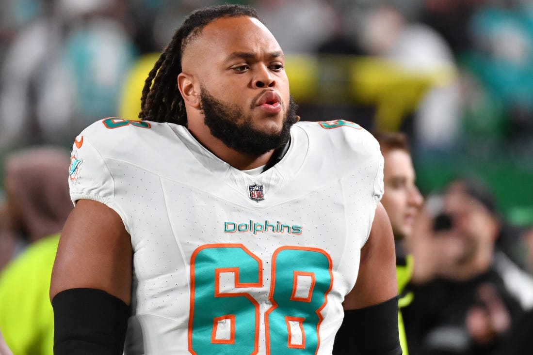 Oct 22, 2023; Philadelphia, Pennsylvania, USA; Miami Dolphins offensive tackle Robert Hunt (68) against the Philadelphia Eagles at Lincoln Financial Field. Mandatory Credit: Eric Hartline-USA TODAY Sports