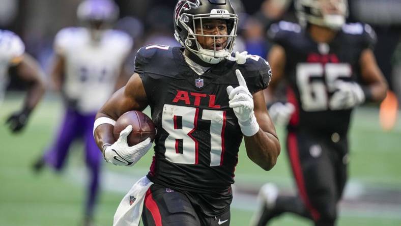 Nov 5, 2023; Atlanta, Georgia, USA; Atlanta Falcons tight end Jonnu Smith (81) runs for a touchdown after a catch against the Minnesota Vikings during the second half at Mercedes-Benz Stadium. Mandatory Credit: Dale Zanine-USA TODAY Sports