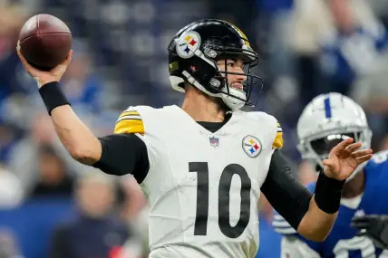 Pittsburgh Steelers quarterback Mitch Trubisky (10) draws back to pass Saturday, Dec. 16, 2023, during a game against the Pittsburgh Steelers at Lucas Oil Stadium in Indianapolis.