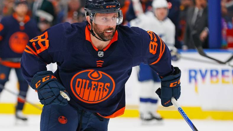 Dec 14, 2023; Edmonton, Alberta, CAN; Edmonton Oilers forward Sam Gagner (89) chases a loose puck against the Tampa Bay Lightning at Rogers Place. Mandatory Credit: Perry Nelson-USA TODAY Sports