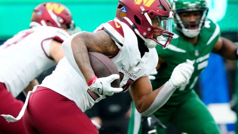 Washington Commanders running back Antonio Gibson (24) runs with the ball at MetLife Stadium, in East Rutherford, Sunday December 24, 2023.