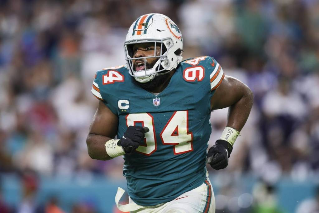 Highest paid NFL players 2024, Christian Wilkins contract