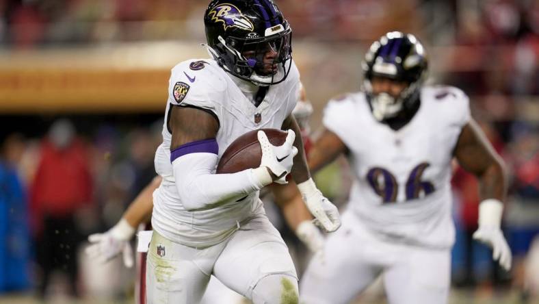 Dec 25, 2023; Santa Clara, California, USA; Baltimore Ravens linebacker Patrick Queen (6) runs with the ball after intercepting a pass against the San Francisco 49ers in the third quarter at Levi's Stadium. Mandatory Credit: Cary Edmondson-USA TODAY Sports