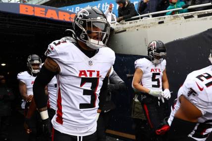 Dec 31, 2023; Chicago, Illinois, USA; Atlanta Falcons safety Jessie Bates III (3) takes the field before the game against the Chicago Bears at Soldier Field. Mandatory Credit: Mike Dinovo-USA TODAY Sports