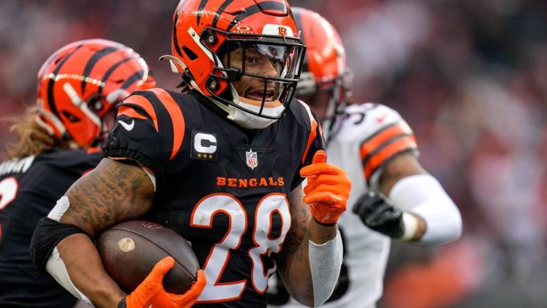 Cincinnati Bengals running back Joe Mixon (28) breaks away on a deep run in the first quarter of the NFL Week 18 game between the Cincinnati Bengals and the Cleveland Browns at Paycor Stadium in downtown Cincinnati on Sunday, Jan. 7, 2024.