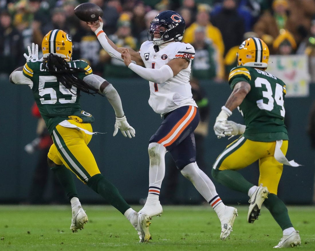 Chicago Bears quarterback Justin Fields (1) throws a pass against the Green Bay Packers on Sunday, January 7, 2024, at Lambeau Field in Green Bay, Wis. The Packers won the game, 17-9, to clinch an NFC playoff berth.
Tork Mason/USA TODAY NETWORK-Wisconsin