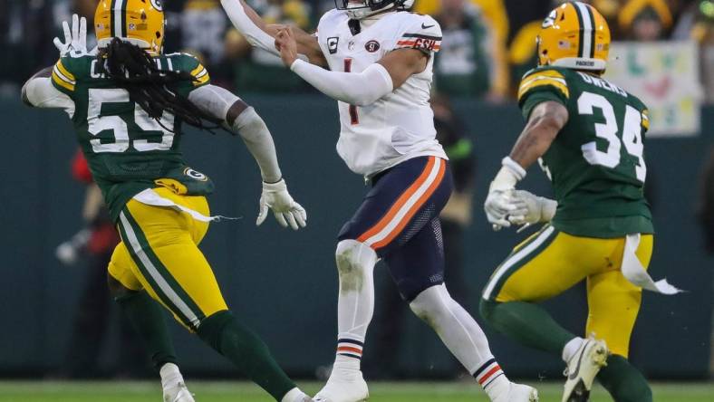 Chicago Bears quarterback Justin Fields (1) throws a pass against the Green Bay Packers on Sunday, January 7, 2024, at Lambeau Field in Green Bay, Wis. The Packers won the game, 17-9, to clinch an NFC playoff berth.
Tork Mason/USA TODAY NETWORK-Wisconsin