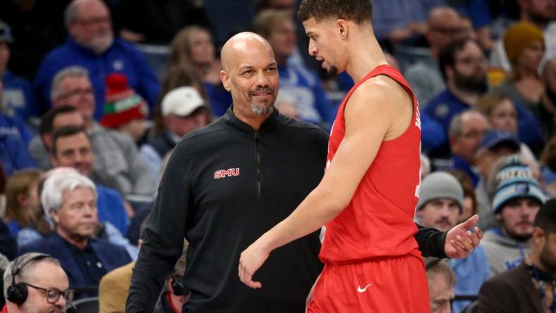 Jan 7, 2024; Memphis, Tennessee, USA; Southern Methodist Mustangs head coach Rob Lanier (left) talks with forward Samuell Williamson (10) during the first half against the Memphis Tigers at FedExForum. Mandatory Credit: Petre Thomas-USA TODAY Sports