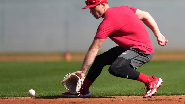 Cincinnati Reds shortstop Matt McLain (9) fields a groundball during spring training workouts, Wednesday, Feb. 14, 2024, at the team   s spring training facility in Goodyear, Ariz.