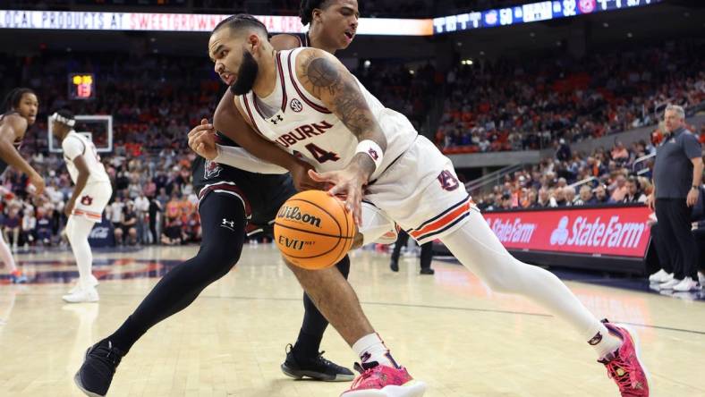 Feb 14, 2024; Auburn, Alabama, USA; South Carolina Gamecocks forward Collin Murray-Boyles (30) fouls Auburn Tigers forward Johni Broome (4) during the second half at Neville Arena. Mandatory Credit: John Reed-USA TODAY Sports