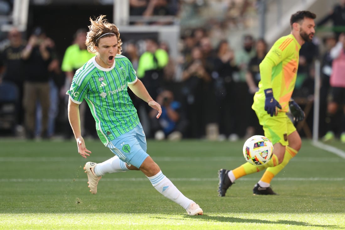 Feb 24, 2024; Los Angeles, California, USA; Seattle Sounders FC forward Pedro de la Vega (10) reacts after scoring on a penalty kick against LAFC goalkeeper Hugo Lloris (1) during the second half at BMO Stadium. Mandatory Credit: Kiyoshi Mio-USA TODAY Sports