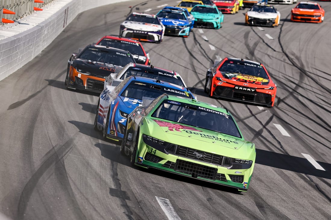 Feb 25, 2024; Hampton, Georgia, USA; NASCAR Cup Series driver Michael McDowell (34) battles with NASCAR Cup Series driver Kyle Larson (5) during the Ambetter Health 400 at Atlanta Motor Speedway. Mandatory Credit: David Yeazell-USA TODAY Sports