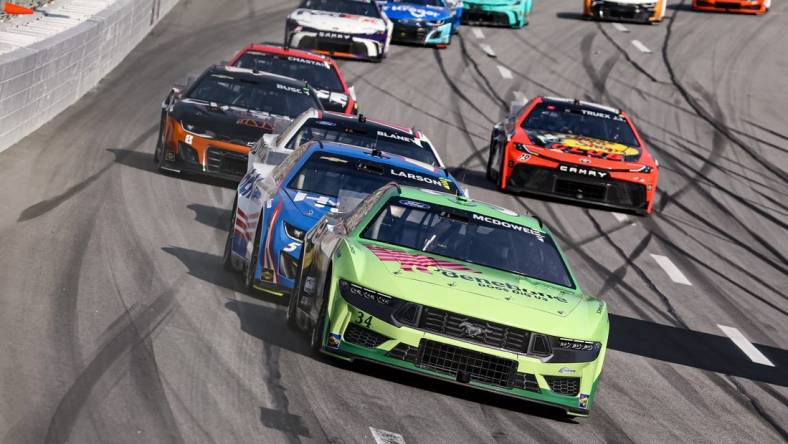 Feb 25, 2024; Hampton, Georgia, USA; NASCAR Cup Series driver Michael McDowell (34) battles with NASCAR Cup Series driver Kyle Larson (5) during the Ambetter Health 400 at Atlanta Motor Speedway. Mandatory Credit: David Yeazell-USA TODAY Sports