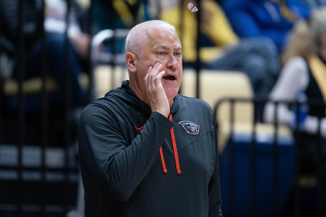 February 22, 2024; Berkeley, California, USA; Oregon State Beavers head coach Wayne Tinkle during the first half against the California Golden Bears at Haas Pavilion. Mandatory Credit: Kyle Terada-USA TODAY Sports