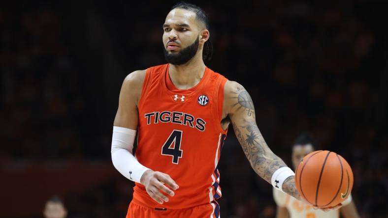 Feb 28, 2024; Knoxville, Tennessee, USA; Auburn Tigers forward Johni Broome (4) looks to move the ball against the Tennessee Volunteers during the second half at Thompson-Boling Arena at Food City Center. Mandatory Credit: Randy Sartin-USA TODAY Sports