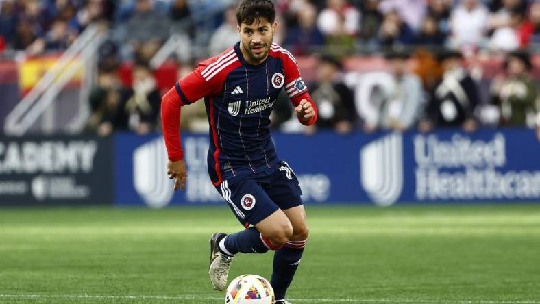 Mar 3, 2024; Foxborough, Massachusetts, USA; New England Revolution midfielder Carles Gil (10) during the second half against Toronto FC at Gillette Stadium. Mandatory Credit: Winslow Townson-USA TODAY Sports