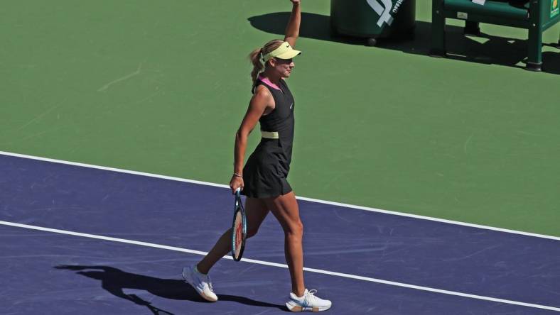 Anastasia Potapova waves to the crowd after her fourth round win against Jasmine Paolini at the BNP Paribas Open in Indian Wells, Calif., on Tues., March 12, 2024.