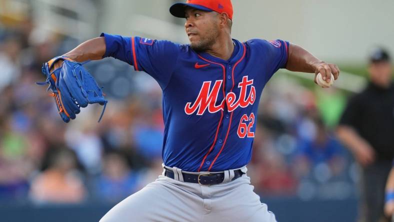 Mar 12, 2024; West Palm Beach, Florida, USA; New York Mets starting pitcher Jose Quintana (62) pitches in the third inning against the Washington Nationals at CACTI Park of the Palm Beaches. Mandatory Credit: Jim Rassol-USA TODAY Sports