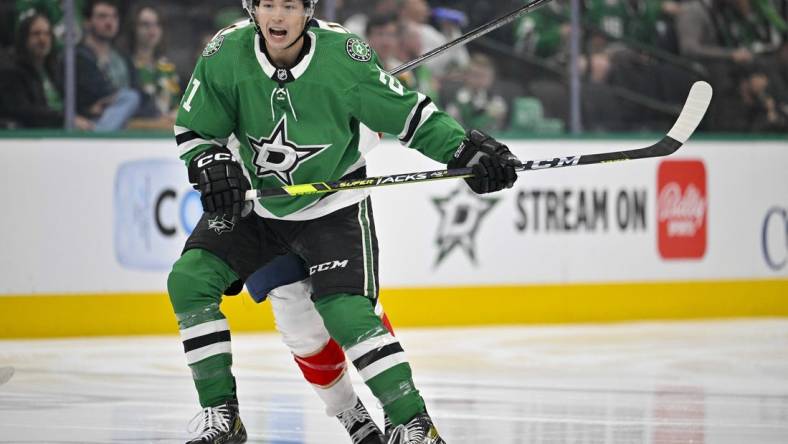 Mar 12, 2024; Dallas, Texas, USA; Dallas Stars left wing Jason Robertson (21) calls for the puck during the first period against the Florida Panthers at the American Airlines Center. Mandatory Credit: Jerome Miron-USA TODAY Sports