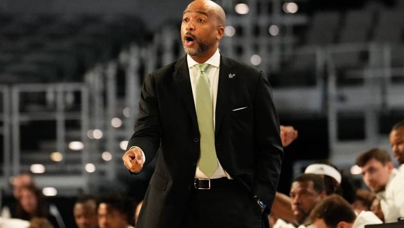 Mar 16, 2024; Fort Worth, TX, USA; South Florida Bulls head coach Amir Abdur-Rahim calls a play against the UAB Blazers during the first half at Dickies Arena. Mandatory Credit: Chris Jones-USA TODAY Sports