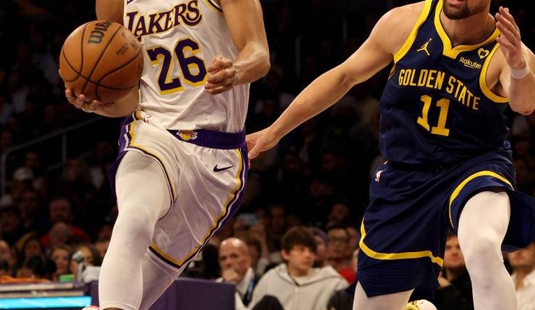 Mar 16, 2024; Los Angeles, California, USA; Los Angeles Lakers guard Spencer Dinwiddie (26) drives against Golden State Warriors guard Klay Thompson (11) during the second quarter at Crypto.com Arena. Mandatory Credit: Jason Parkhurst-USA TODAY Sports