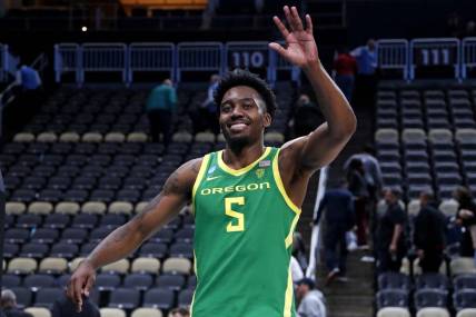 Mar 21, 2024; Pittsburgh, PA, USA; Oregon Ducks guard Jermaine Couisnard (5) waves as he walks off the court after the Oregon Ducks beat the South Carolina Gamecocks in the first round of the 2024 NCAA Tournament at PPG Paints Arena. Mandatory Credit: Charles LeClaire-USA TODAY Sports