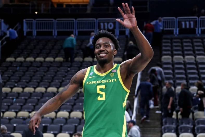 Mar 21, 2024; Pittsburgh, PA, USA; Oregon Ducks guard Jermaine Couisnard (5) waves as he walks off the court after the Oregon Ducks beat the South Carolina Gamecocks in the first round of the 2024 NCAA Tournament at PPG Paints Arena. Mandatory Credit: Charles LeClaire-USA TODAY Sports