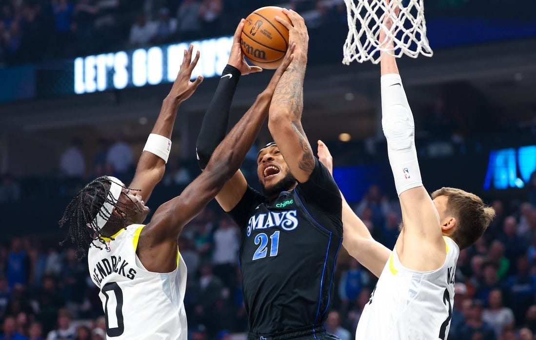 Mar 21, 2024; Dallas, Texas, USA;  Dallas Mavericks center Daniel Gafford (21) and Utah Jazz forward Taylor Hendricks (0) go for the ball during the first half at American Airlines Center. Mandatory Credit: Kevin Jairaj-USA TODAY Sports