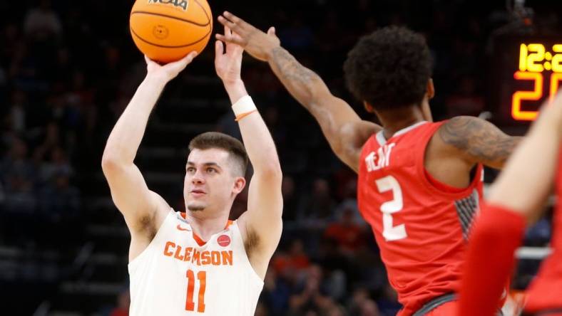 Clemson's Joseph Girard III (11) shoots the ball as New Mexico's Donovan Dent (2) tries to block him during the first round game between Clemson University and University of New Mexico in the 2024 NCAA Tournament at FedExForum in Memphis, Tenn., on Friday, March 22, 2024.