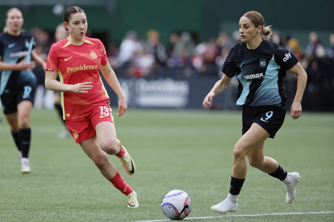 Mar 24, 2024; Portland, Oregon, USA; NJ/NY Gotham FC forward Esther Gonzalez (9) controls the ball during the first half against the Portland Thorns FC at Providence Park. Mandatory Credit: Soobum Im-USA TODAY Sports