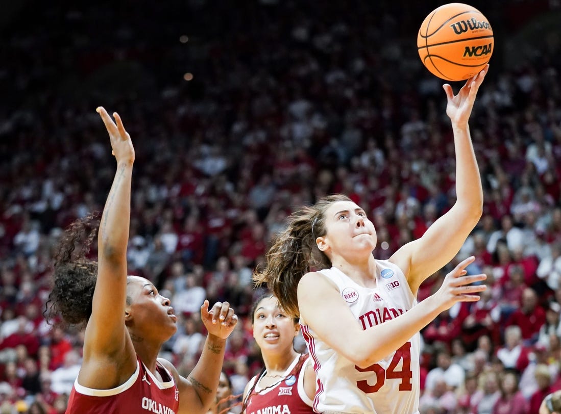 Indiana Hoosiers forward Mackenzie Holmes (54) scores the ball during the NCAA tournament second round game against the Oklahoma Sooners at Simon Skjodt Assembly Hall on Monday, March 25, 2024.