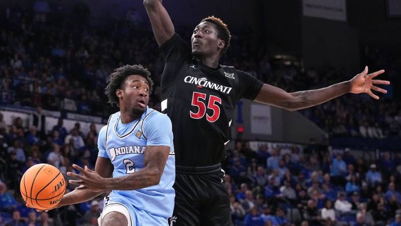 Indiana State Sycamores guard Isaiah Swope (2) goes in to pass the ball against Cincinnati Bearcats forward Aziz Bandaogo (55) on Tuesday, March 26, 2024, during the quarterfinals of the NIT at the Hulman Center in Terre Haute.