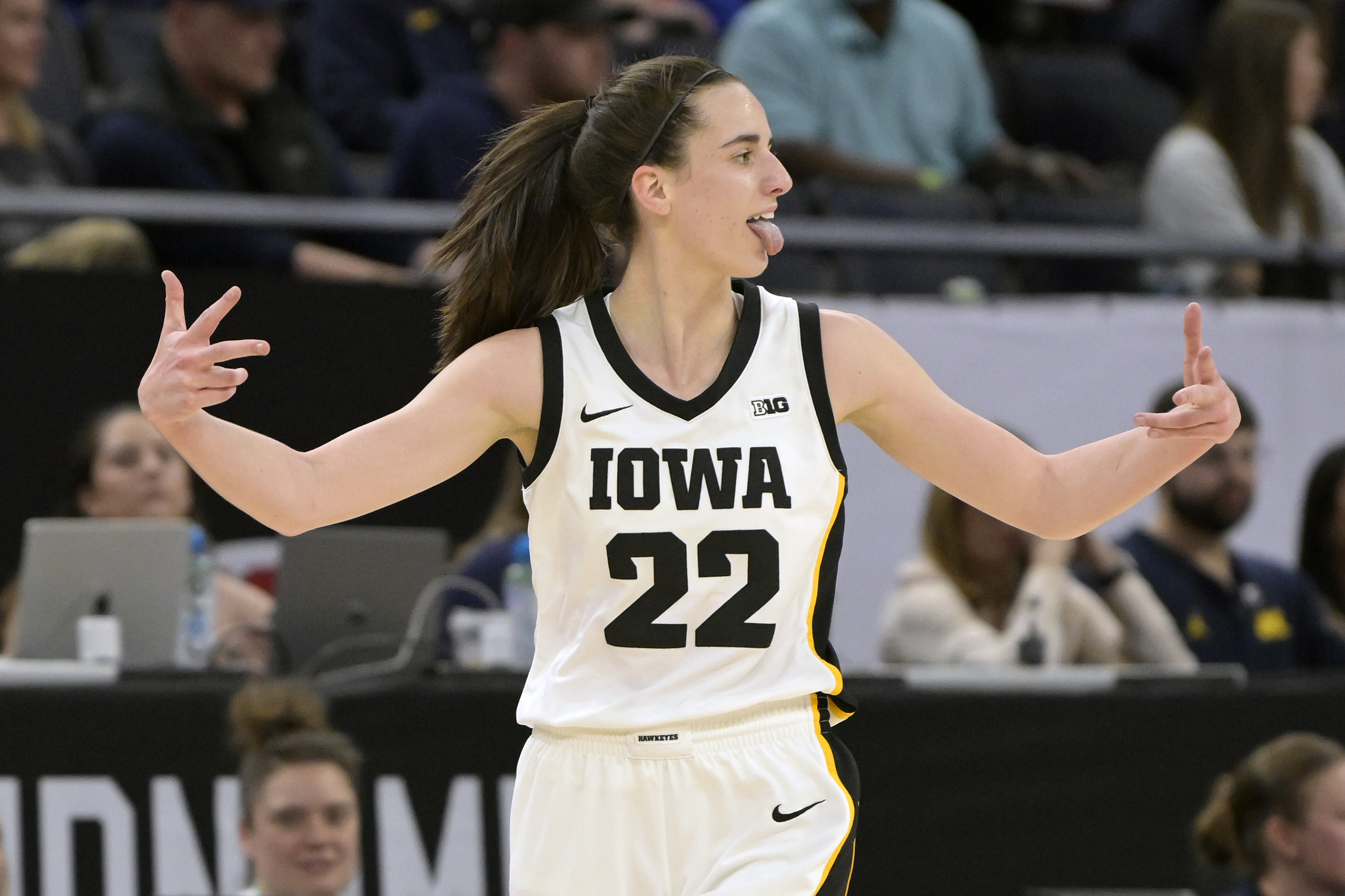 Best women's college basketball players, Caitlin Clark