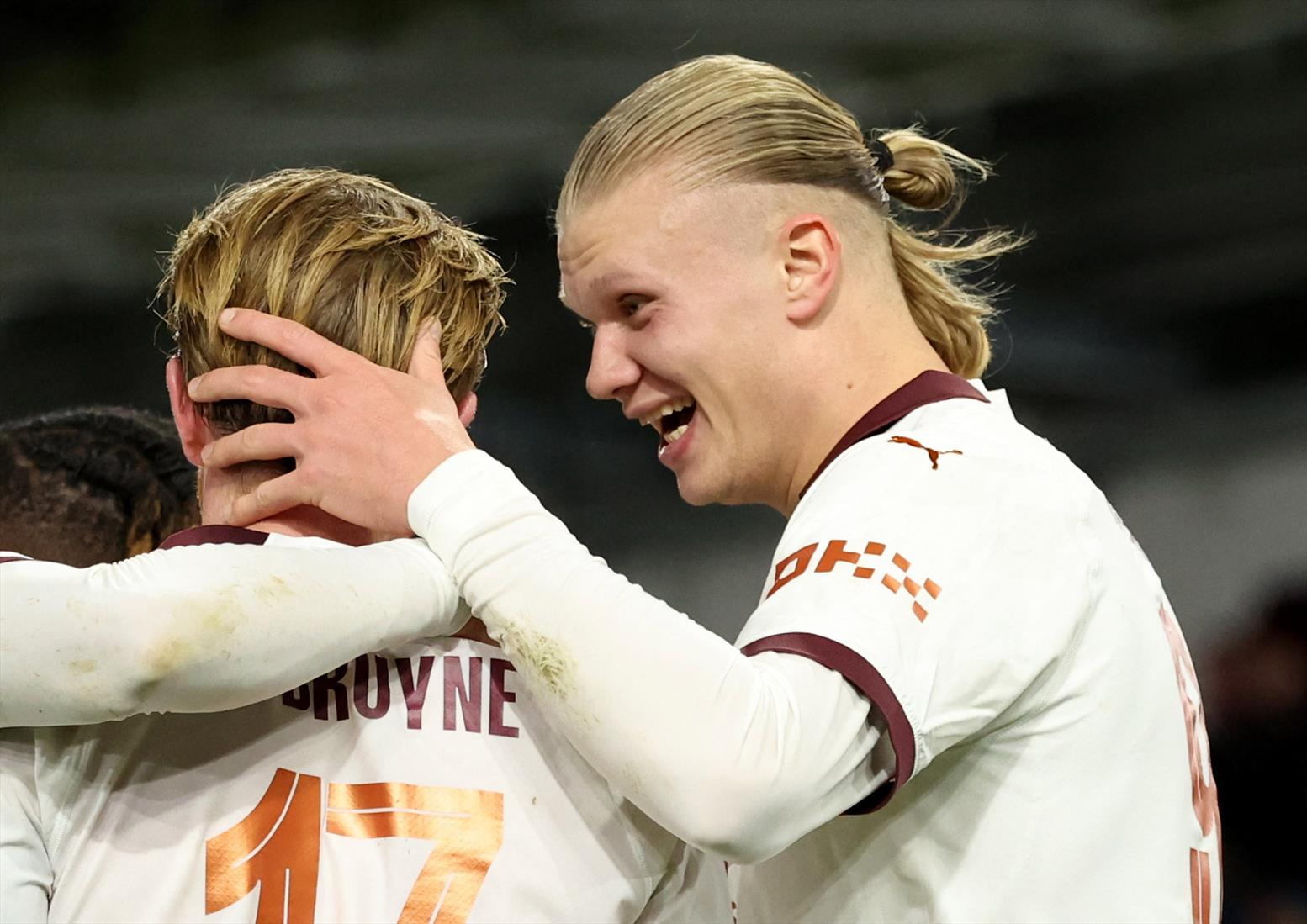 Soccer Football - FA Cup - Fifth Round - Luton Town v Manchester City - Kenilworth Road, Luton, Britain - February 27, 2024 Manchester City's Erling Haaland celebrates scoring their third goal with Kevin De Bruyne REUTERS/David Klein