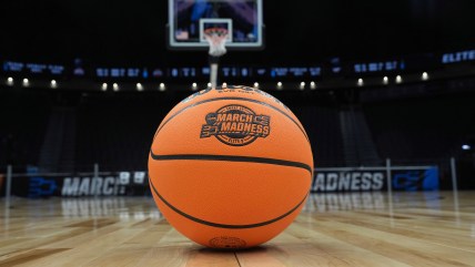 College basketball games today: Daily top 25 college basketball schedule