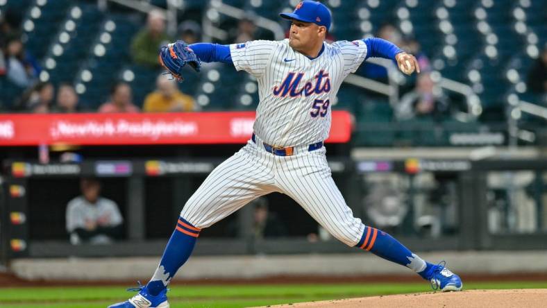 Apr 1, 2024; New York City, New York, USA; New York Mets pitcher Sean Manaea (59) pitches during the first inning against the Detroit Tigers at Citi Field. Mandatory Credit: John Jones-USA TODAY Sports