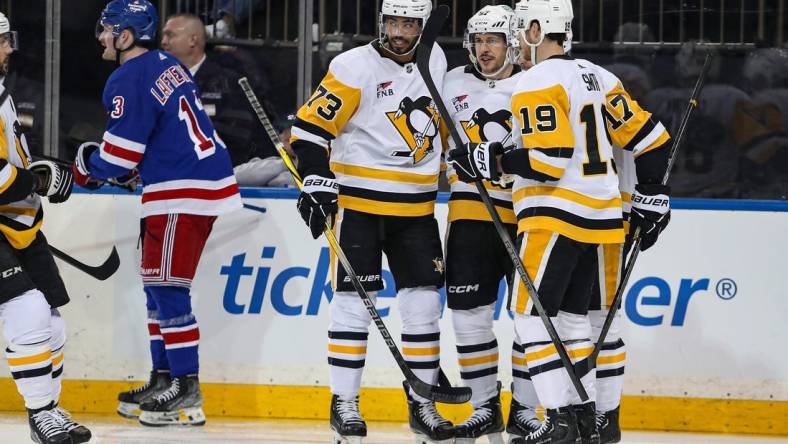 Apr 1, 2024; New York, New York, USA; Pittsburgh Penguins right wing Bryan Rust (17) celebrates his goal with Pittsburgh Penguins center Sidney Crosby (87) during the first period against the New York Rangers at Madison Square Garden. Mandatory Credit: Danny Wild-USA TODAY Sports