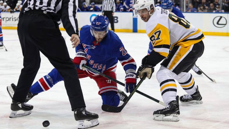 Apr 1, 2024; New York, New York, USA; New York Rangers center Barclay Goodrow (21) and Pittsburgh Penguins center Sidney Crosby (87) battle after a face-off during the second period at Madison Square Garden. Mandatory Credit: Danny Wild-USA TODAY Sports