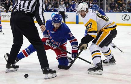 Apr 1, 2024; New York, New York, USA; New York Rangers center Barclay Goodrow (21) and Pittsburgh Penguins center Sidney Crosby (87) battle after a face-off during the second period at Madison Square Garden. Mandatory Credit: Danny Wild-USA TODAY Sports