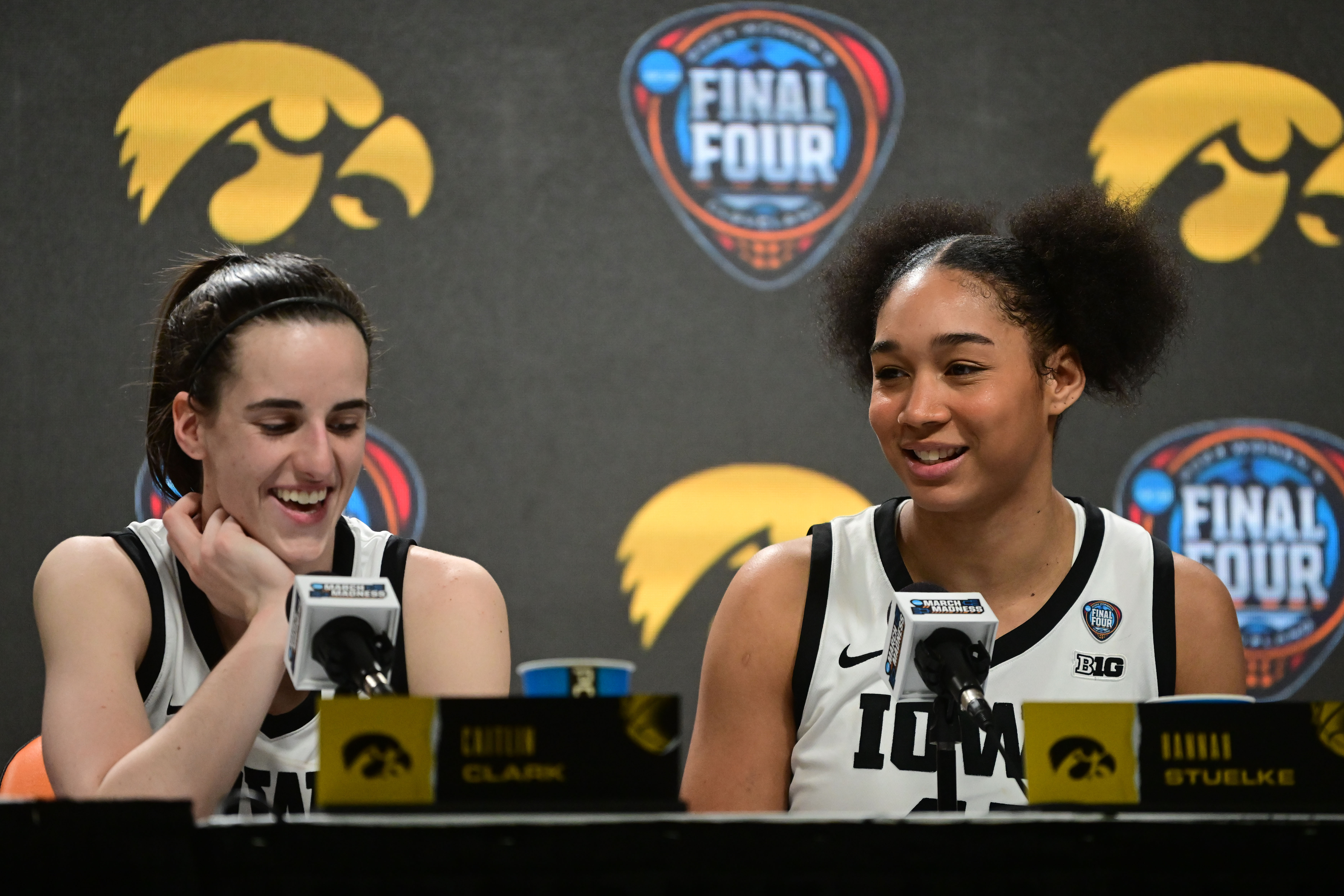 NCAA Womens Basketball: Final Four National Semifinal-Connecticut vs Iowa