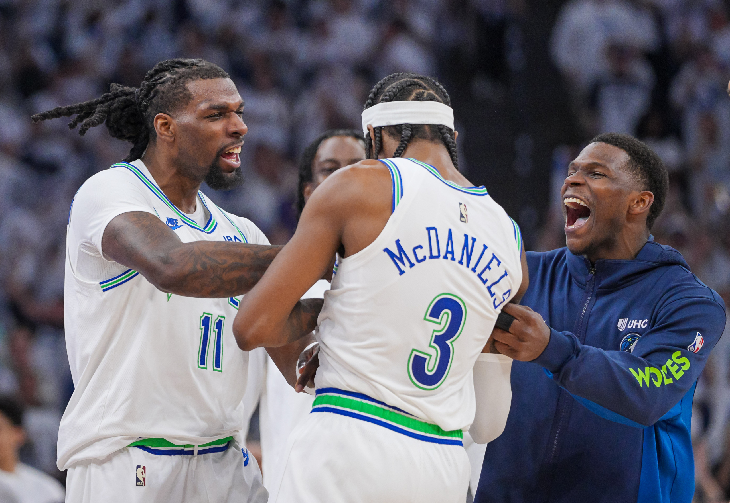 Minnesota Timberwolves Jaden McDaniels against the Phoenix Suns
