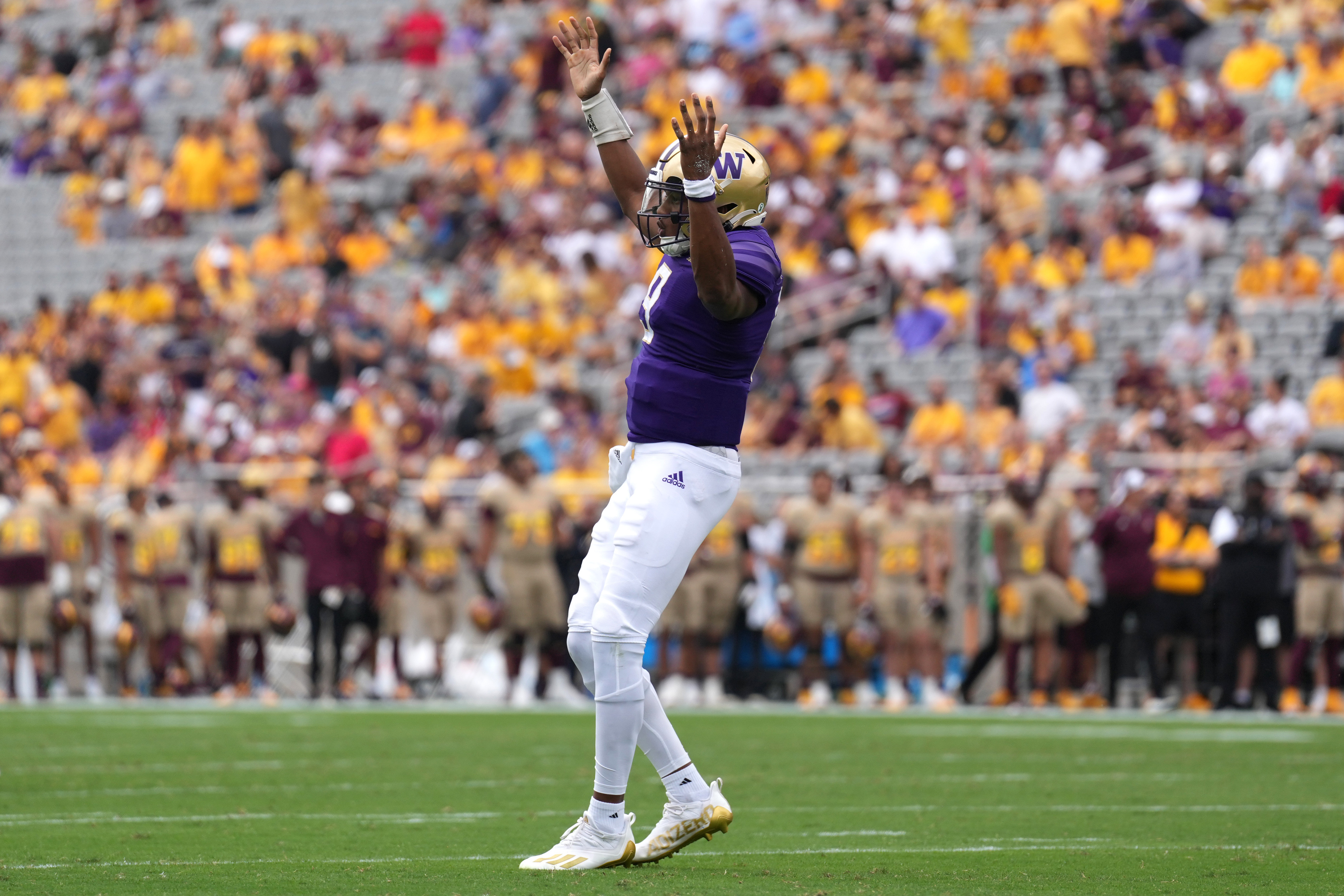 Washington Huskies quarterback Michael Penix Jr