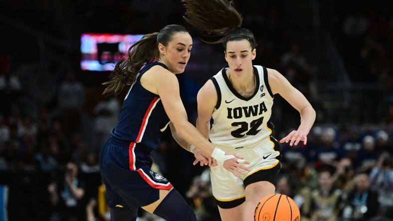 Caitlin Clark, NCAA women's basketball, Iowa Hawkeyes, UConn