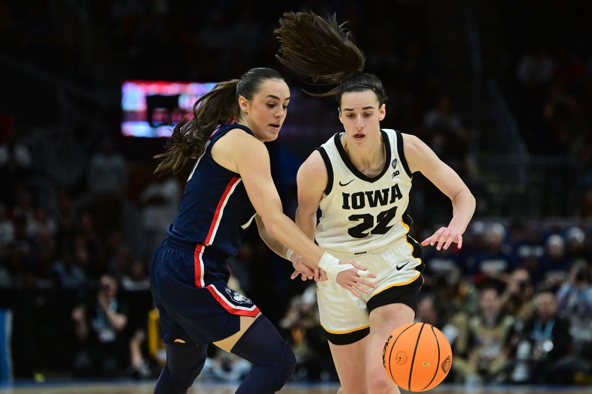 Caitlin Clark, NCAA women's basketball, Iowa Hawkeyes, UConn