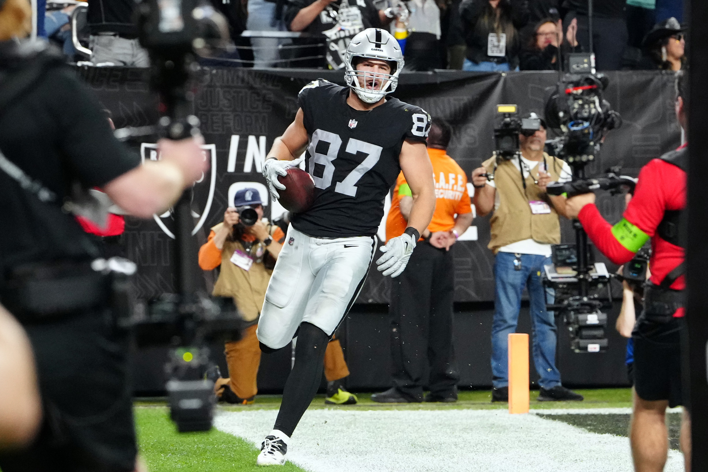 Raiders TE Brock Bowers Made NFL History Twice On Sunday