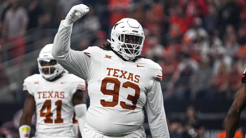 Texas Longhorns defensive tackle T'Vondre Sweat