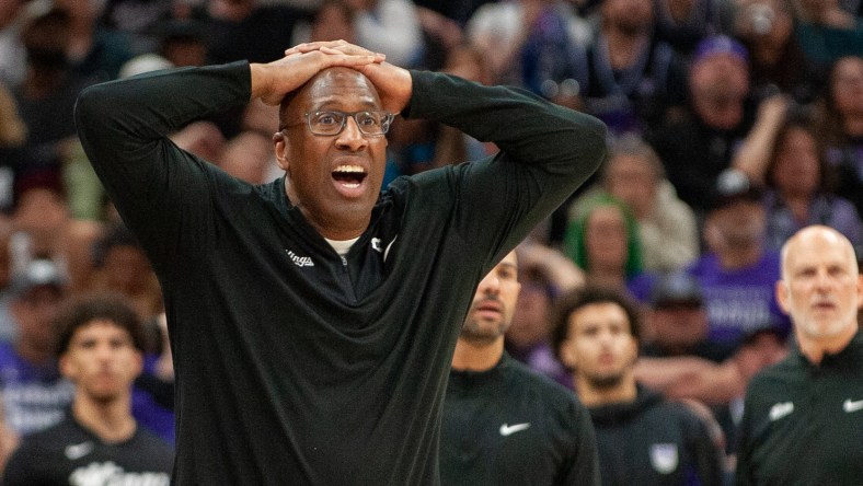 Sacramento Kings coach Mike Brown, Mike Brown contract