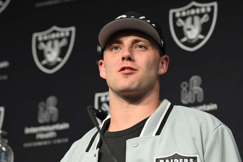 Las Vegas Raiders tight end Brock Bowers